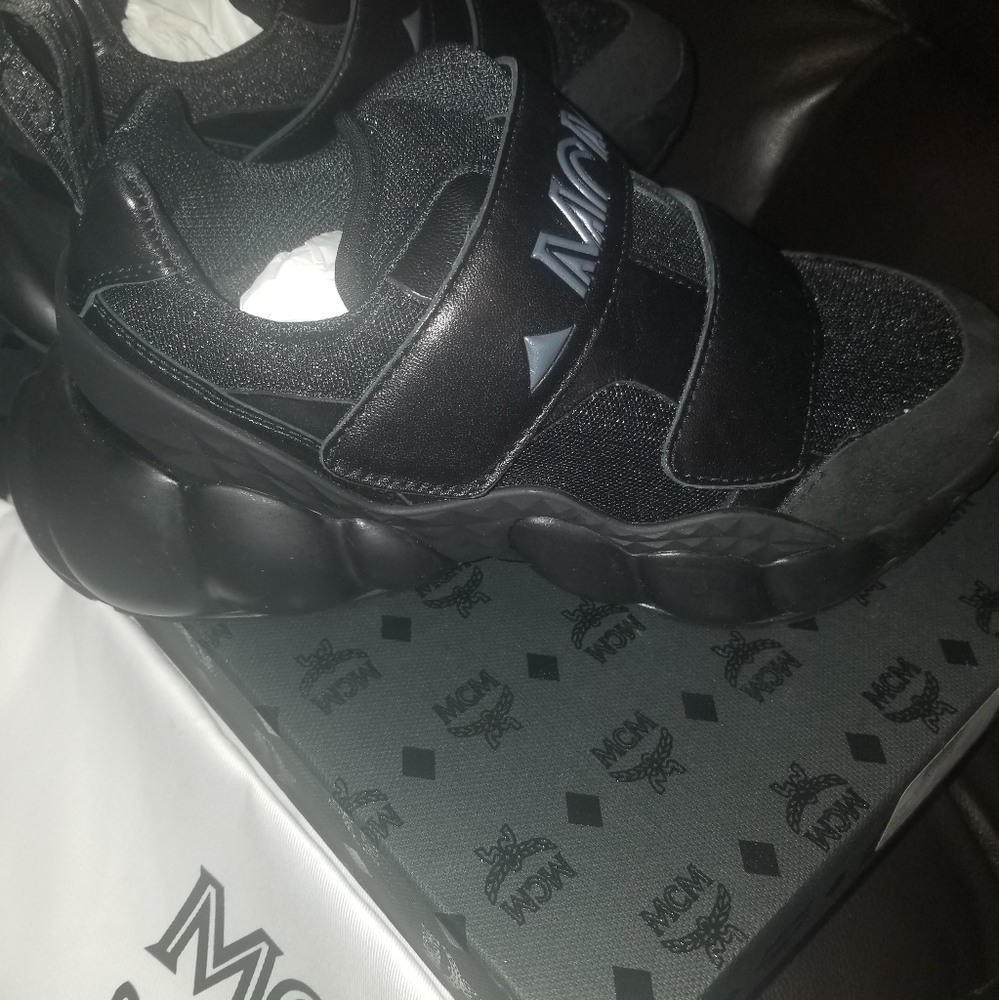 🎉HP🎉 NWT Women's MCM Himmel Sneakers